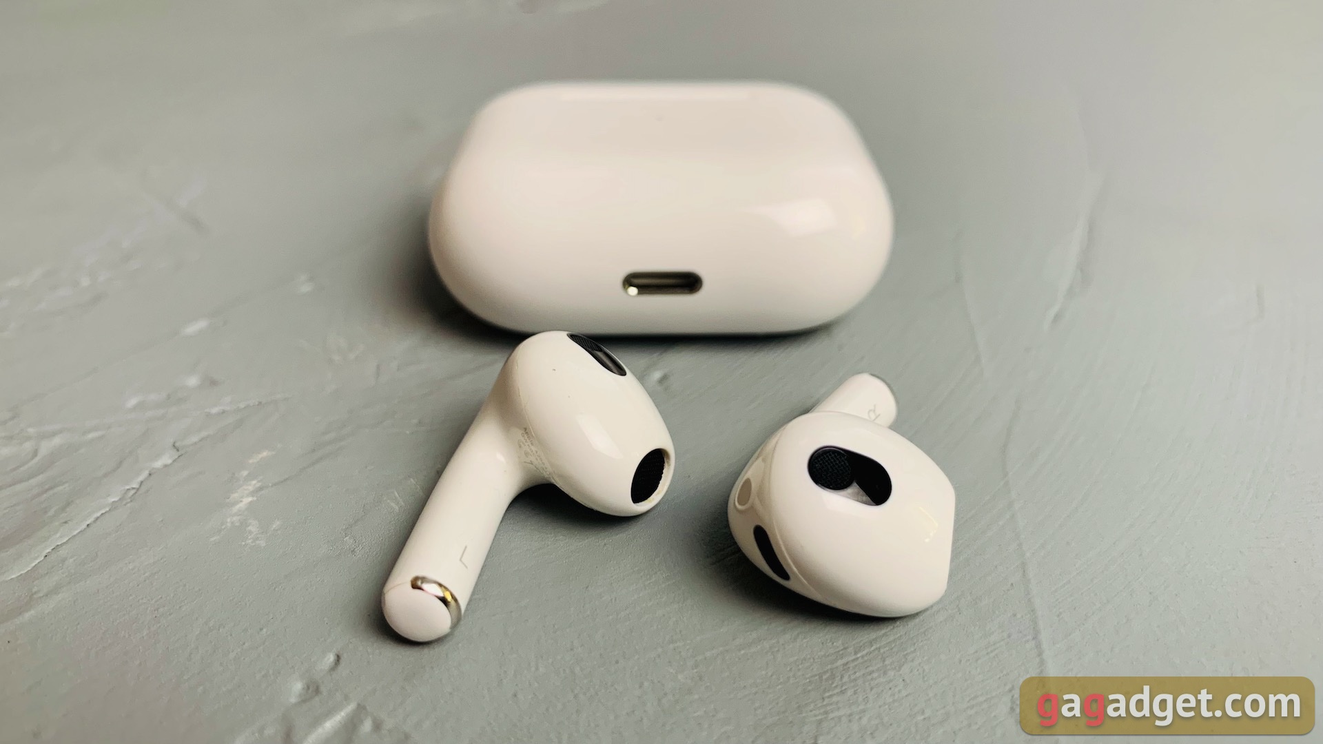 Огляд AirPods 3: пропущена ланка в еволюції навушників Apple