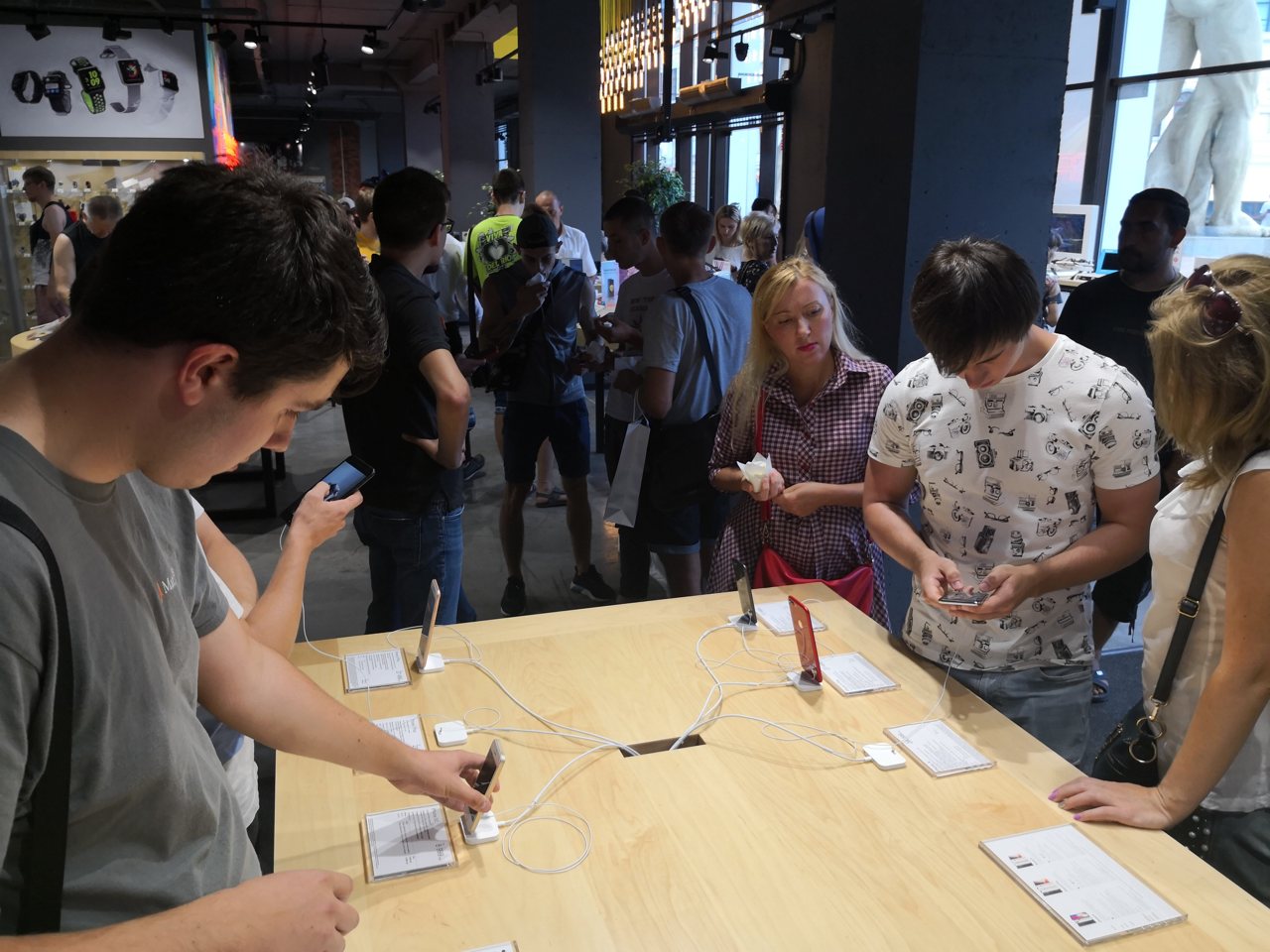 Apple_Shop_10.jpg