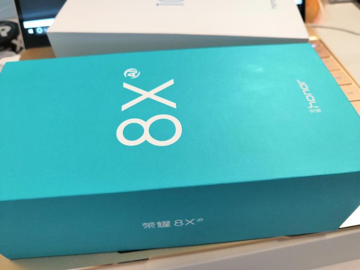 Honor-8X-retail-box-leaked.jpg
