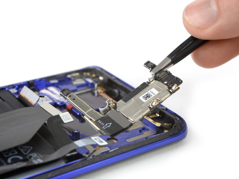 Huawei Mate 20 Pro iFixit 4.jpg