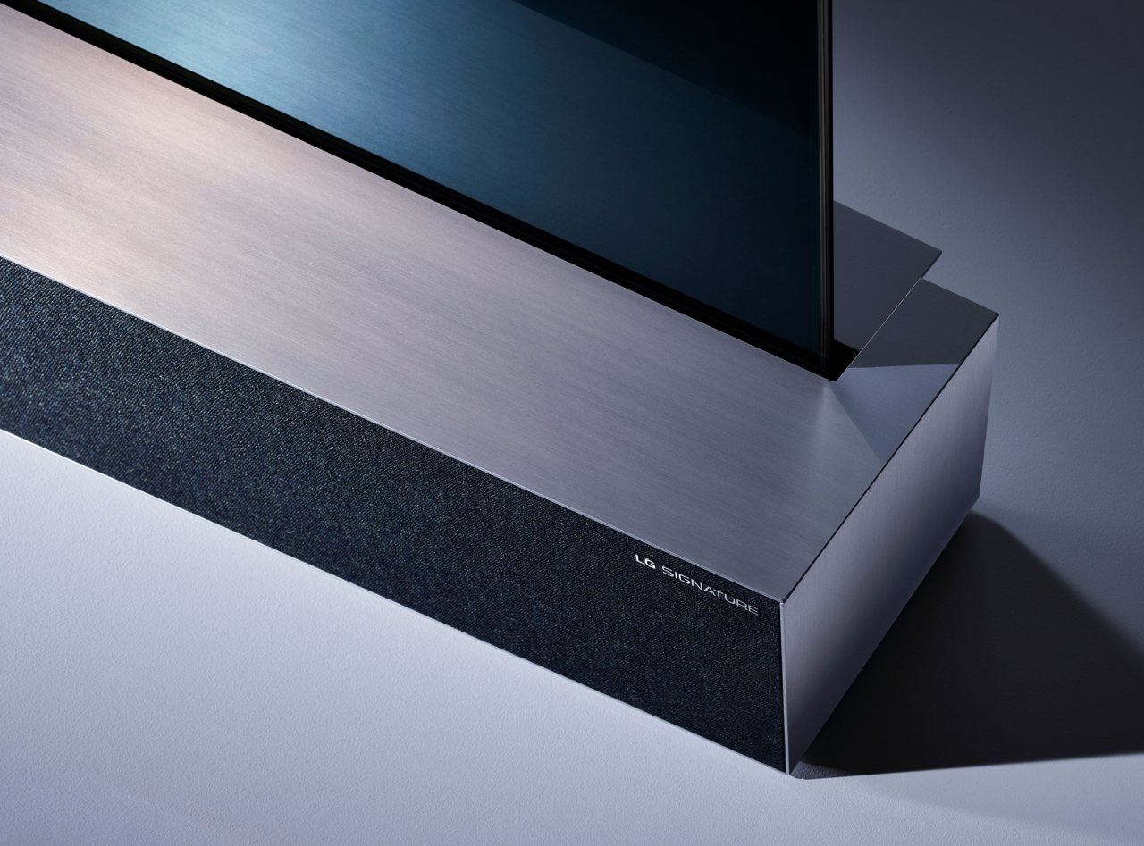 LG_first_rollable_OLED_TV_03.jpg