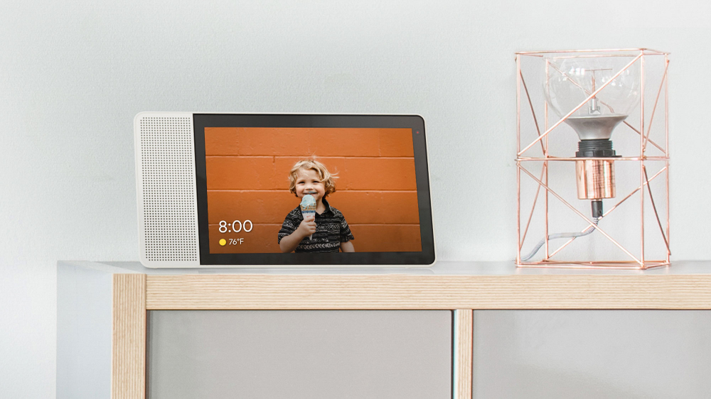 Lenovo-AmbientScreen-KidwithIcecream.max-1000x1000.jpg
