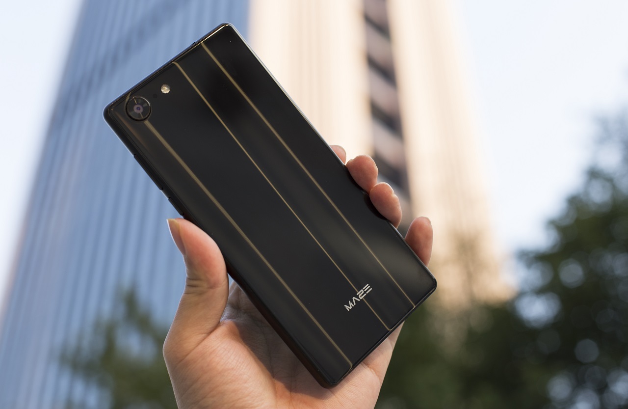 Maze Alpha X показался на «живых» фотографиях-2 Maze Alpha X 2.jpg
