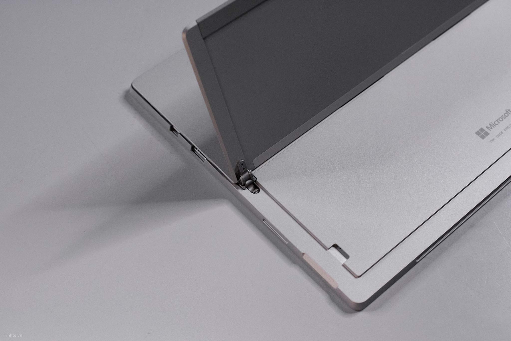 Microsoft-surface-pro-6-leak-vn-5.jpg
