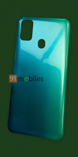 Samsung Galaxy M30s з'явився на «живих» фото: подвійна камера, порт USB-C та роз'єм для навушників