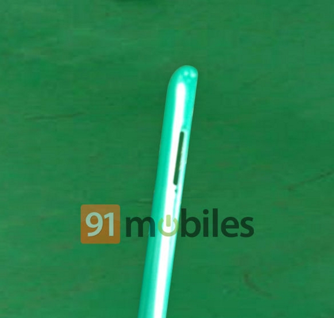 Samsung Galaxy M30s з'явився на «живих» фото: подвійна камера, порт USB-C та роз'єм для навушників-3