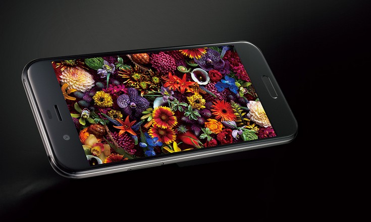 Sharp-Aquos R.jpg