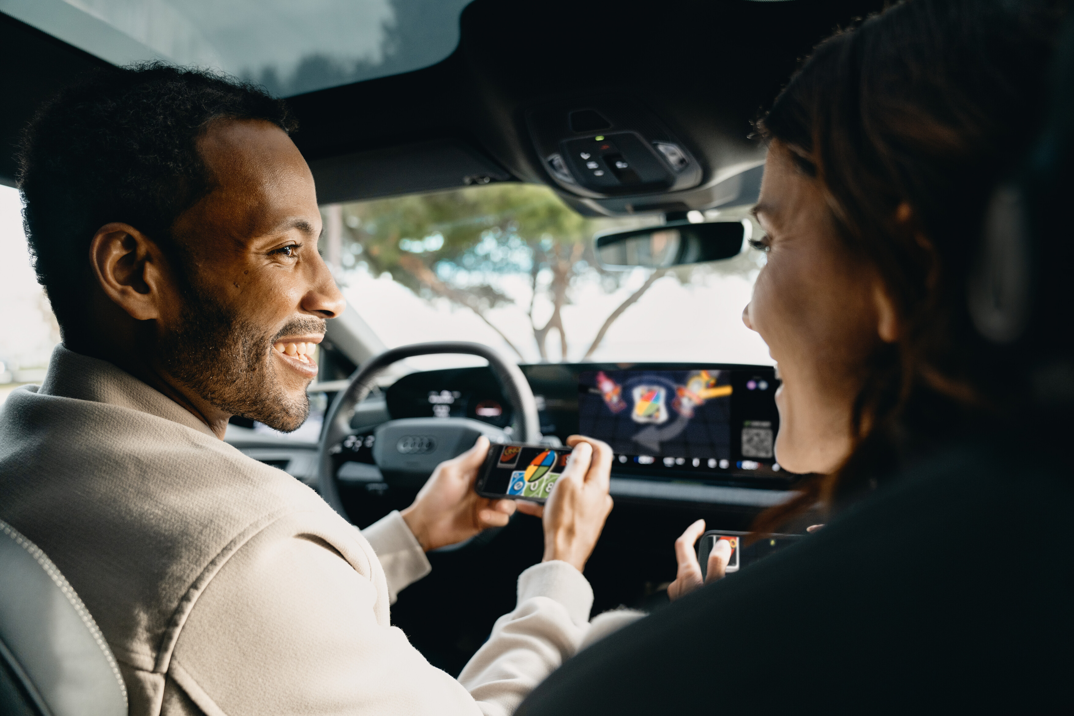 Игровые контроллеры в виде смартфонов для Audi