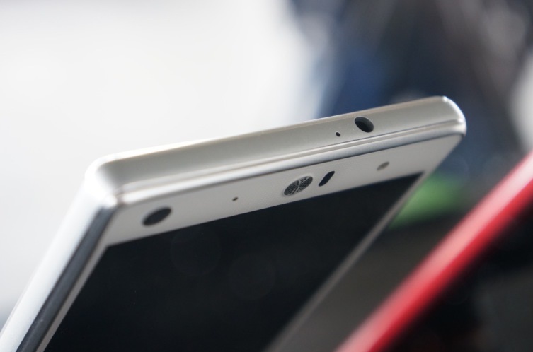 Трехсимный смартфон Acer Liquid X2 с подозрительно знакомым дизайном-2