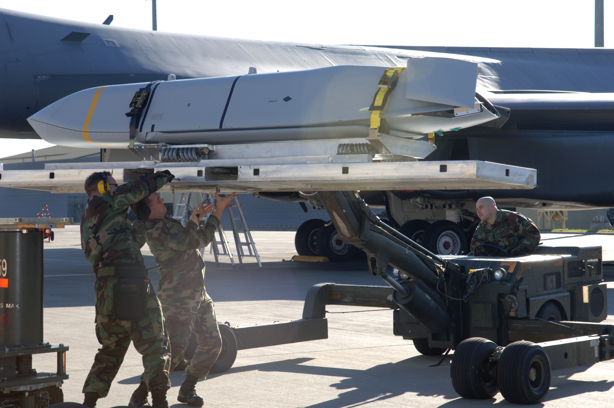 Les États-Unis ont approuvé la vente aux Pays-Bas de missiles AGM-158B JASSM-ER pour les avions de combat F-35 Lightning II. Ces missiles peuvent atteindre des cibles situées à 980 km.