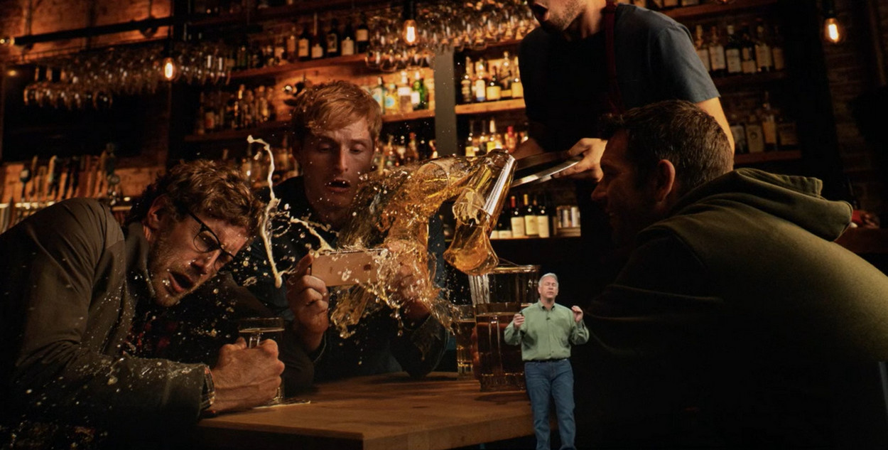 apple-iphone-xs-hold-my-beer.jpg