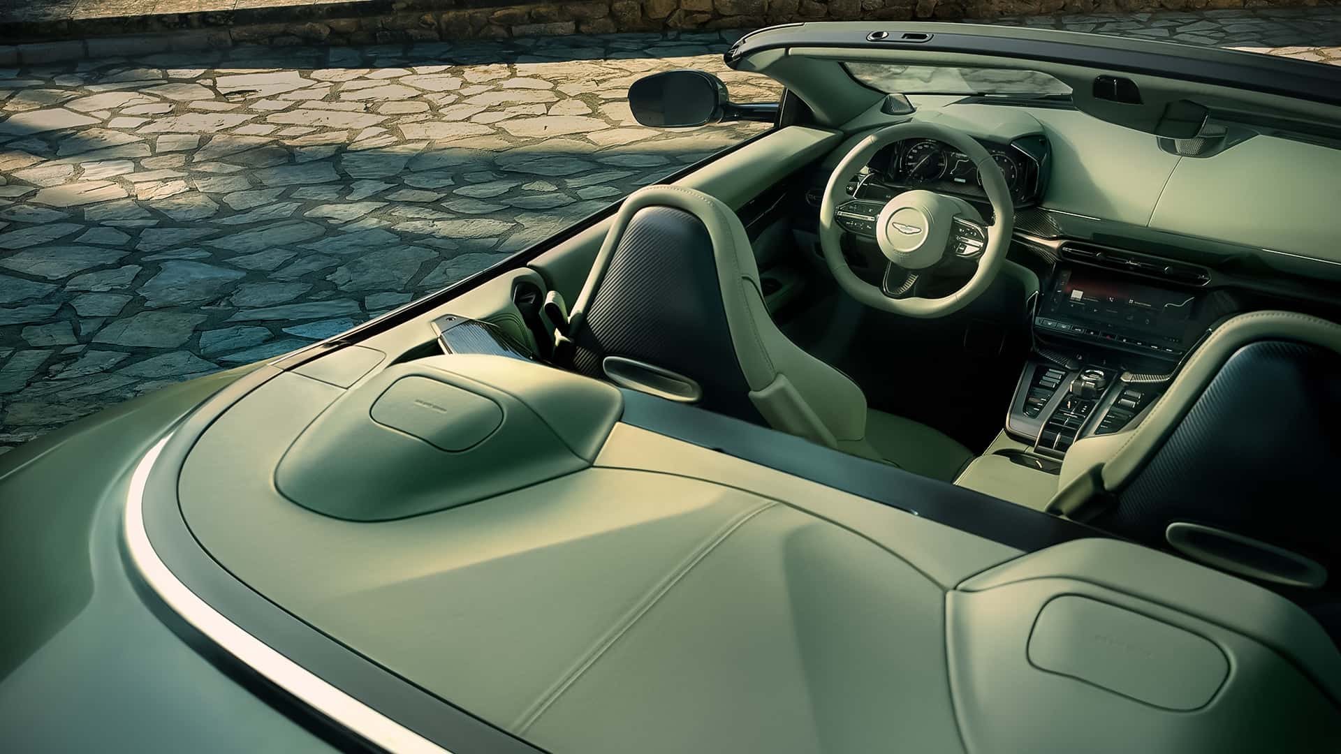Aston Martin Vanquish Volante 2025 року