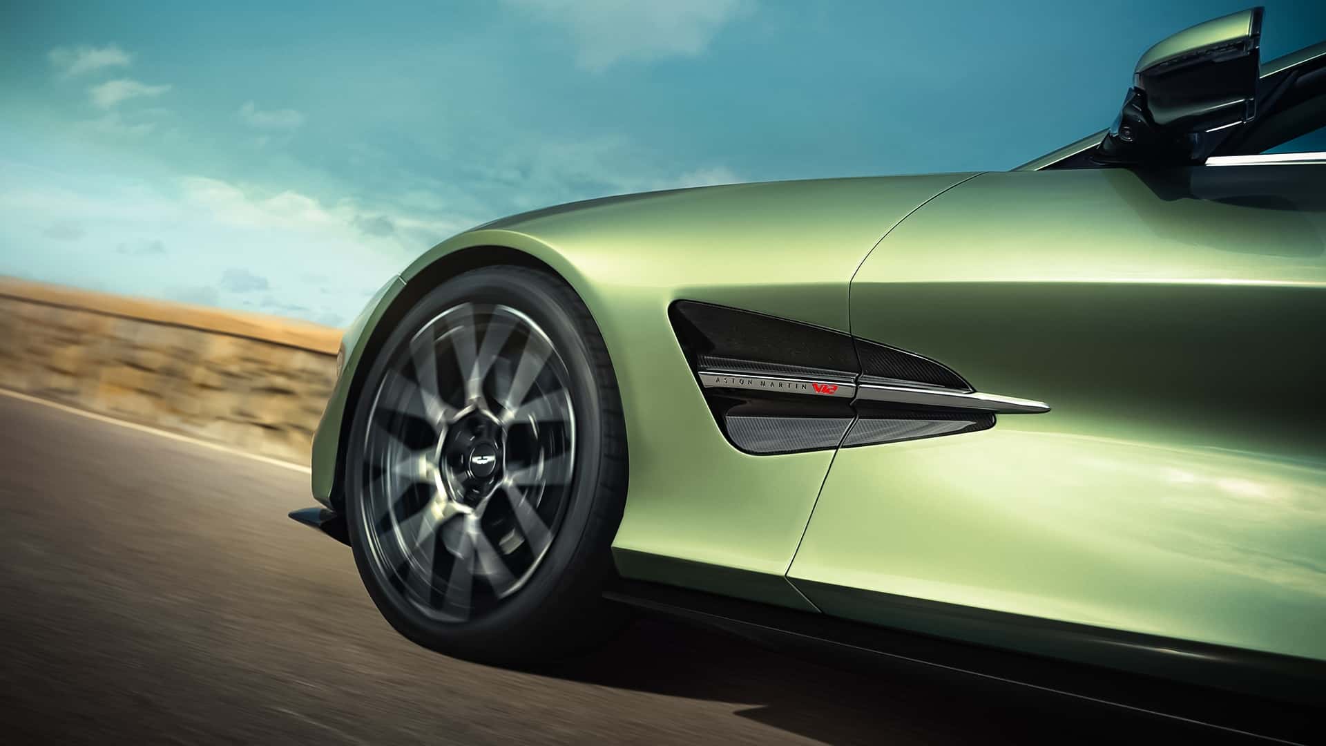 Aston Martin Vanquish Volante 2025 року