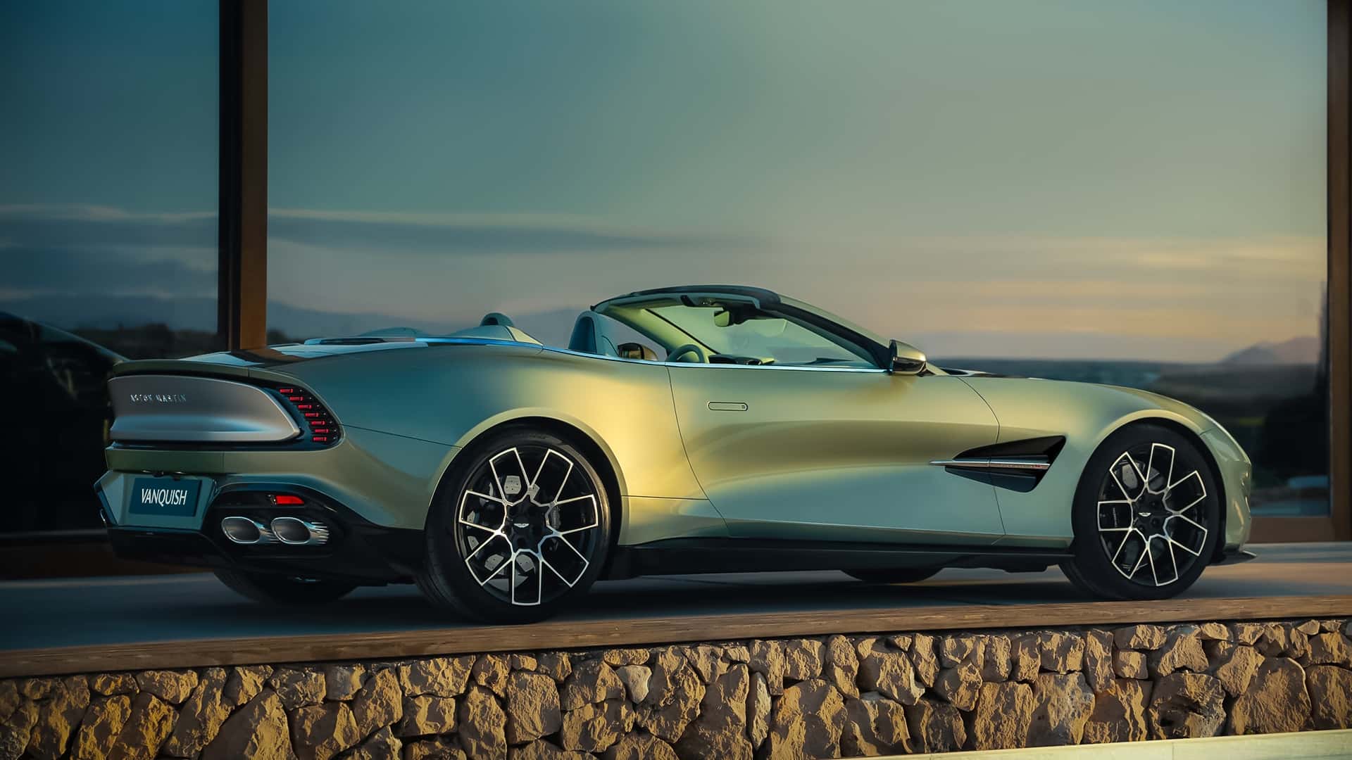 Aston Martin Vanquish Volante 2025 року
