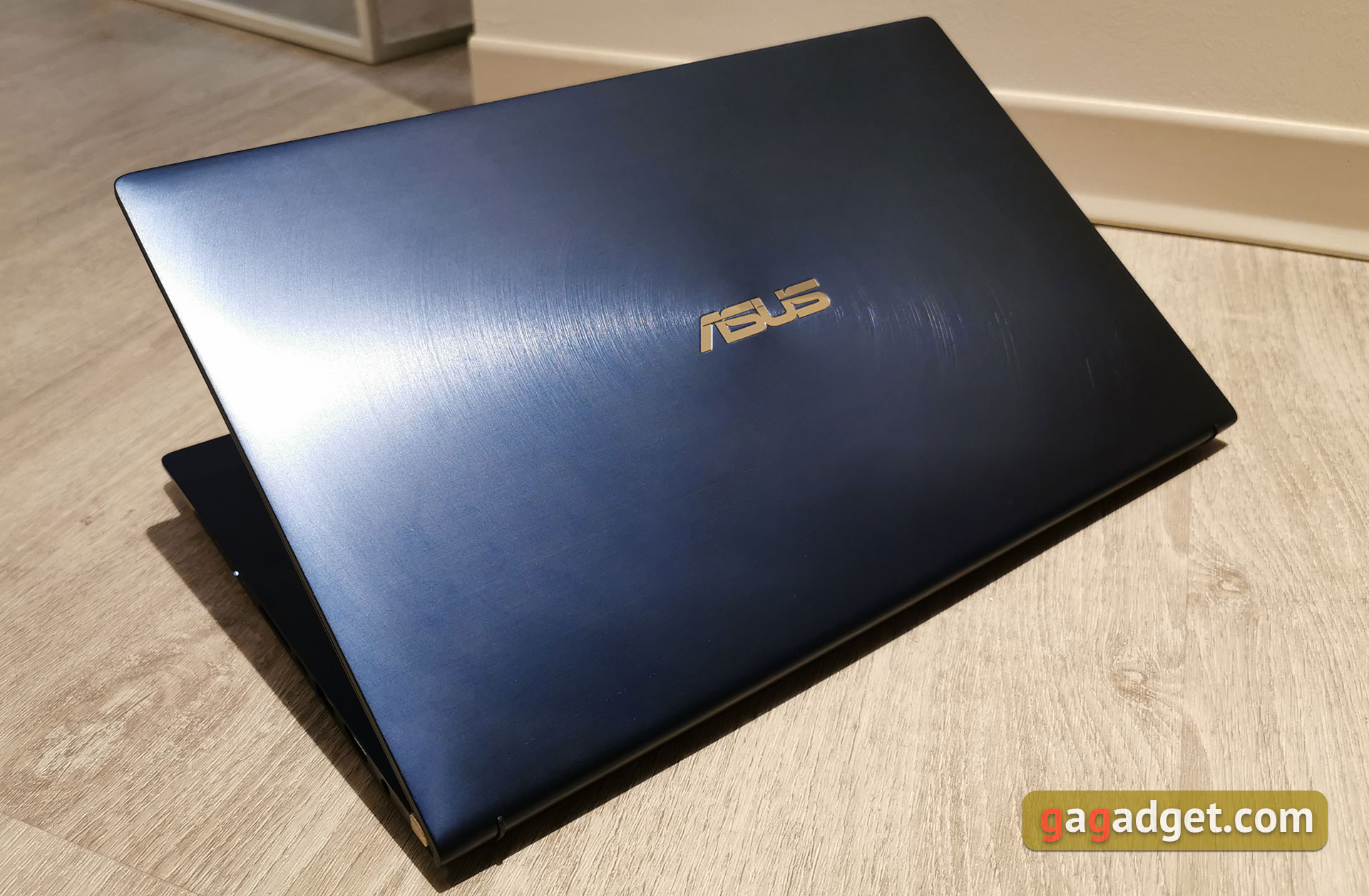 ASUS на Computex 2019: електретні геймерскі навушники, 240 Гц портативний монітор та інші круті штуки-3