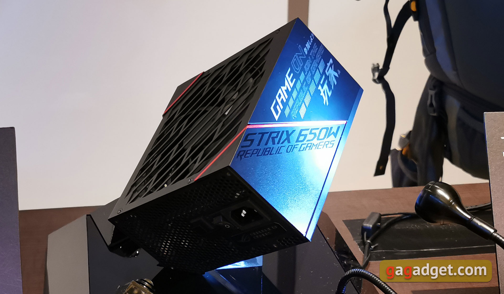ASUS на Computex 2019: електретні геймерскі навушники, 240 Гц портативний монітор та інші круті штуки-25
