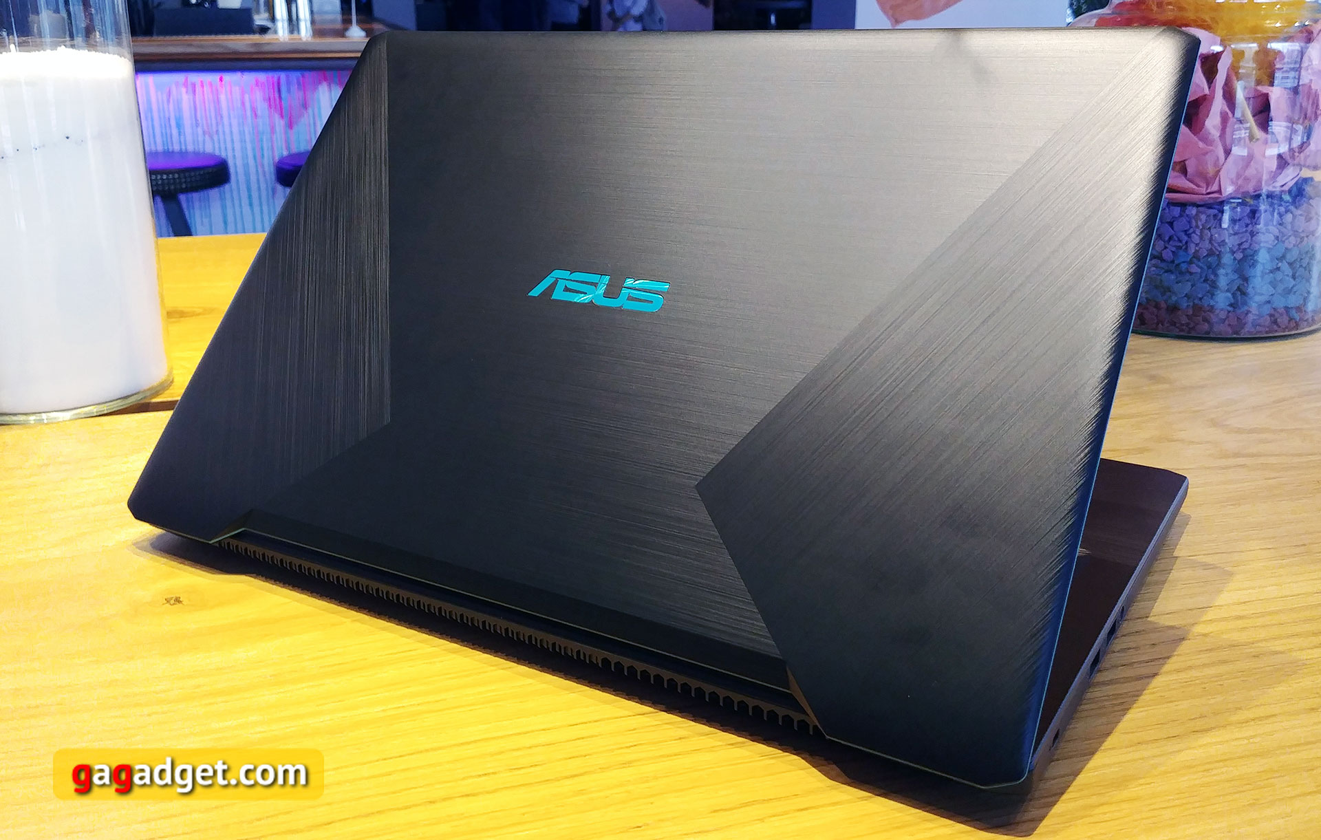 asus-rog-g703vi-pres-10.jpg