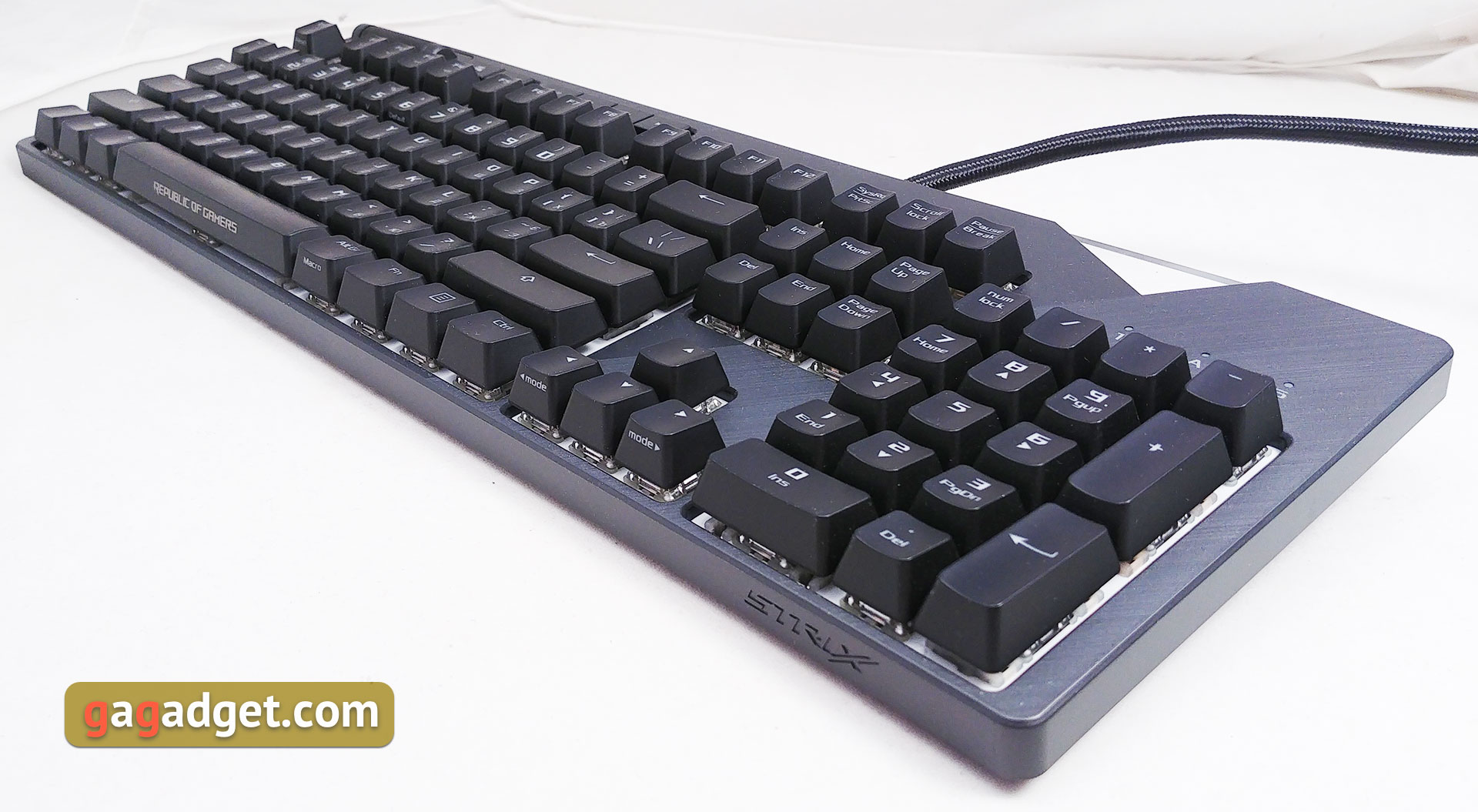 asus-rog-strix-flare-07.jpg