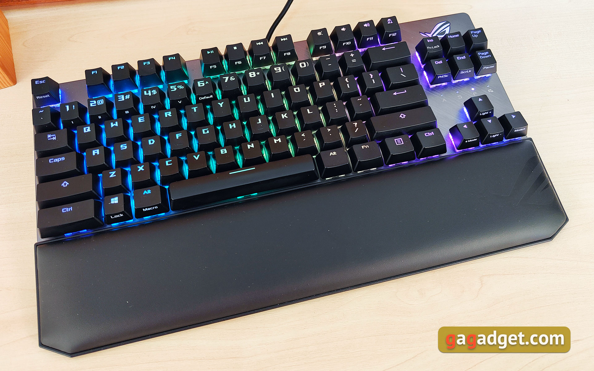 Обзор ASUS ROG Strix Scope NX TKL Deluxe: компактная геймерская клавиатура с механическими переключателями ASUS-9