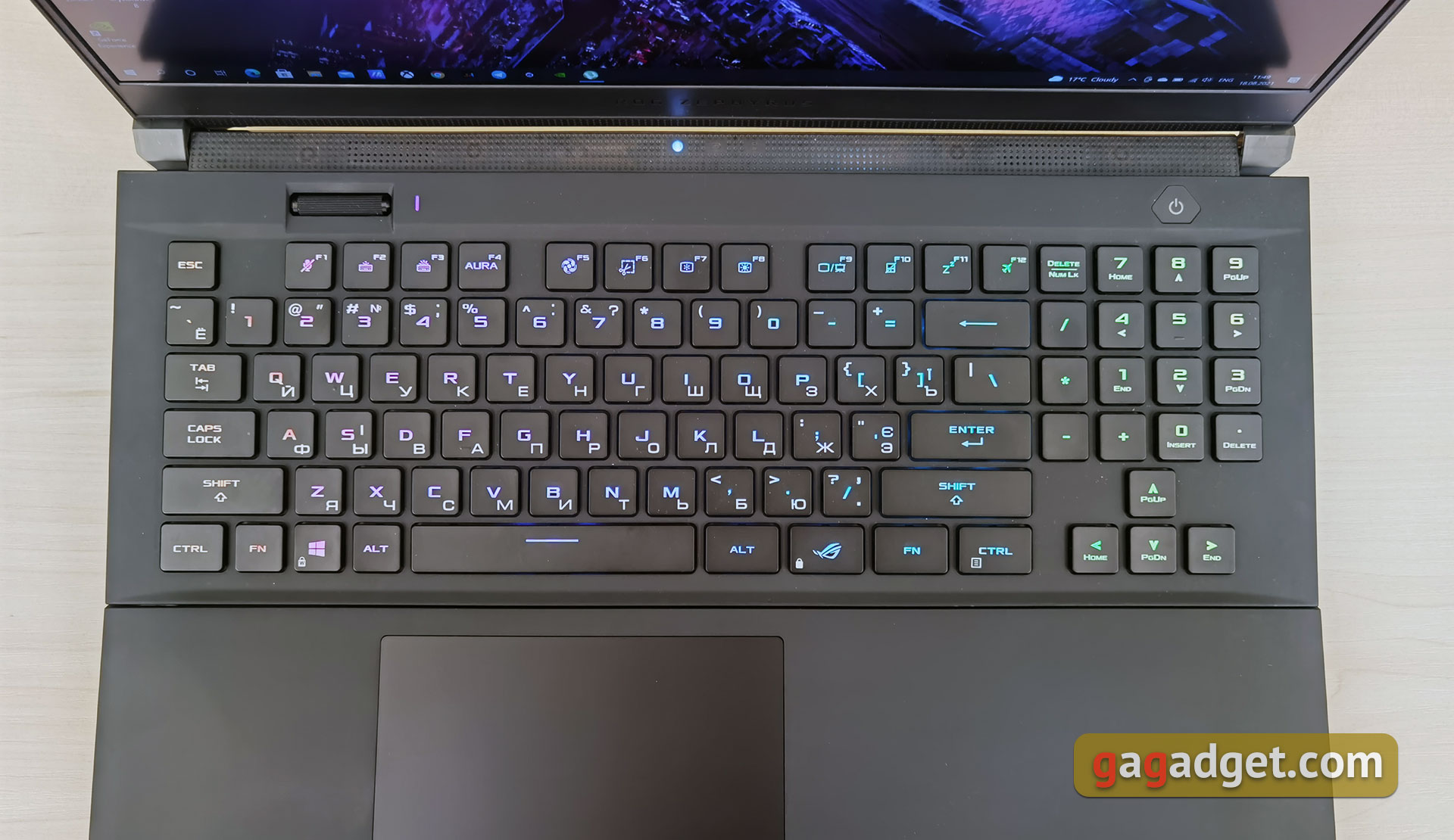 ASUS ROG Zephyrus S17 GX703 review: a gaming laptop for all your money-15