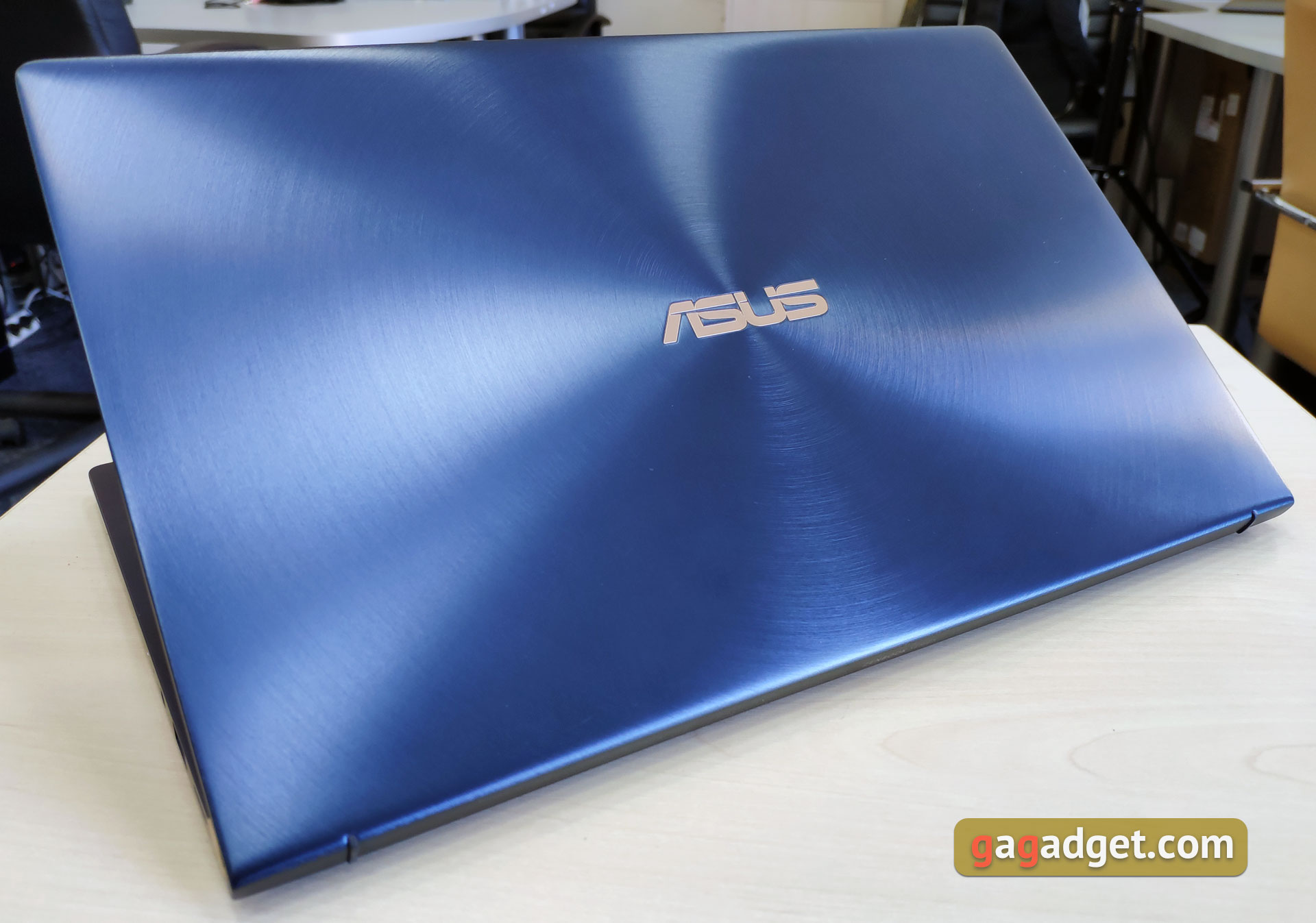 asus-zenbook-14-ux433fd-08.jpg