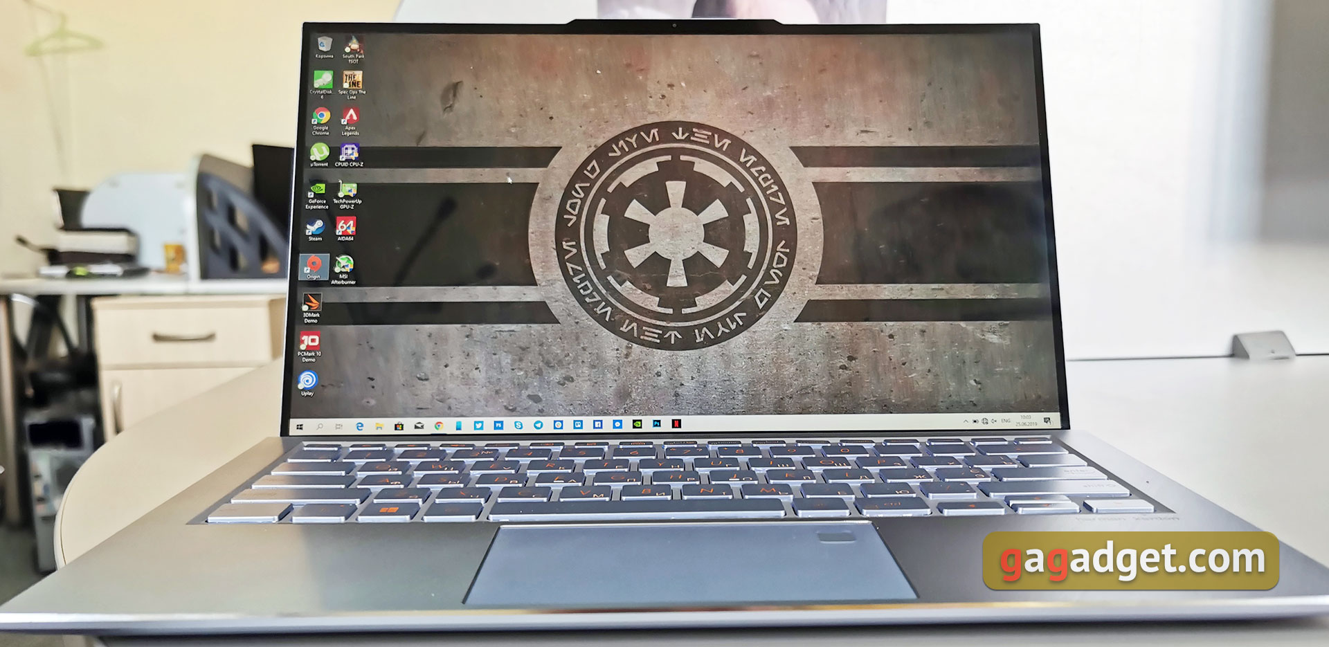 Огляд ASUS ZenBook S13: флагманський безрамковий ультрабук зі зворотним "монобровою"-19