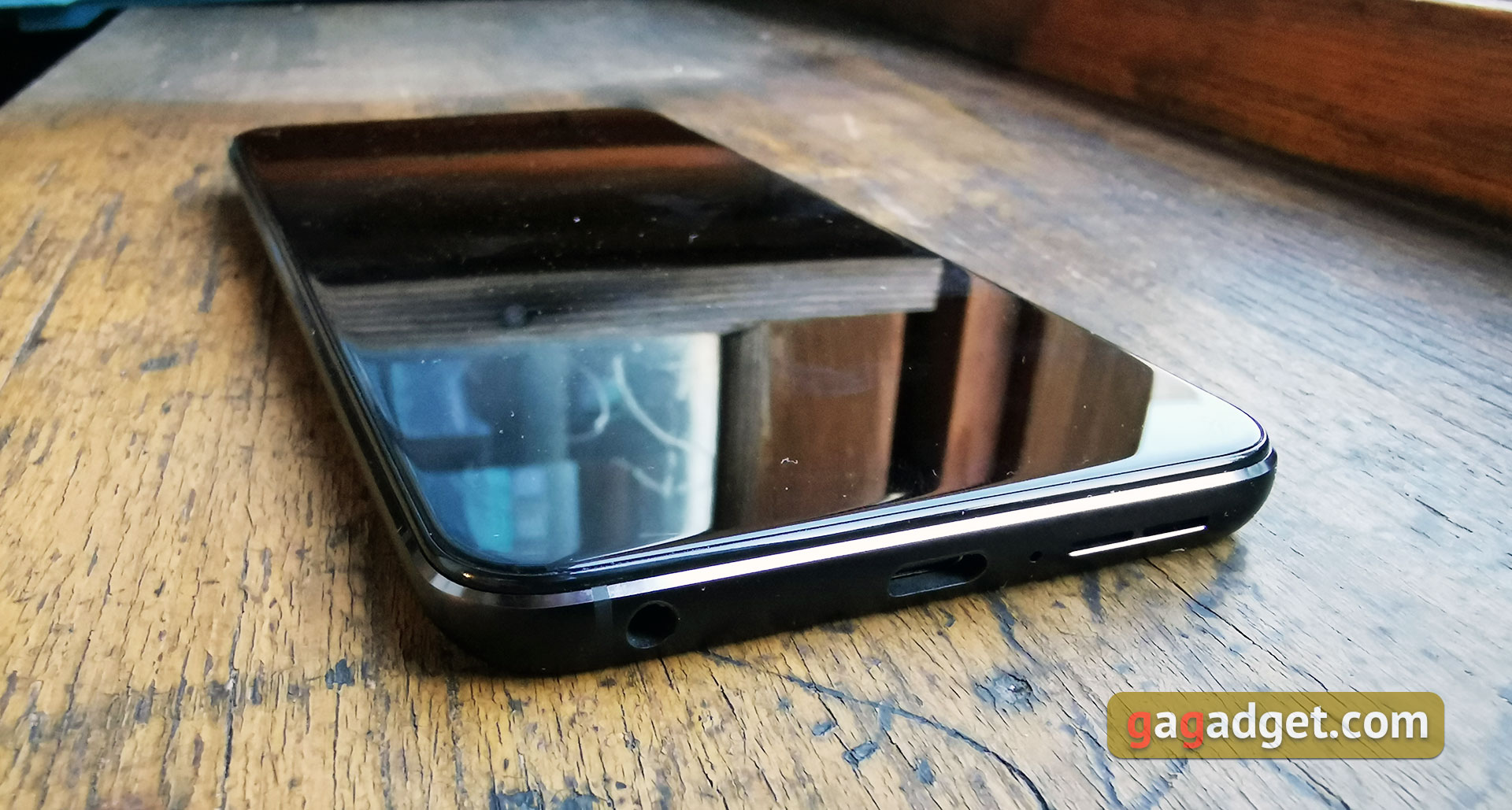 ASUS ZenFone 6 з флагманськими характеристиками та поворотною камерою своїми очима-4