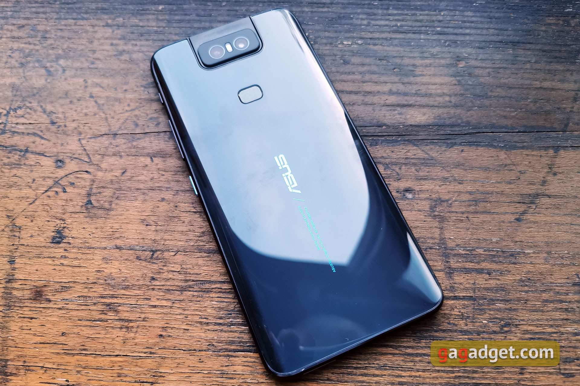 ASUS ZenFone 6 з флагманськими характеристиками та поворотною камерою своїми очима-8
