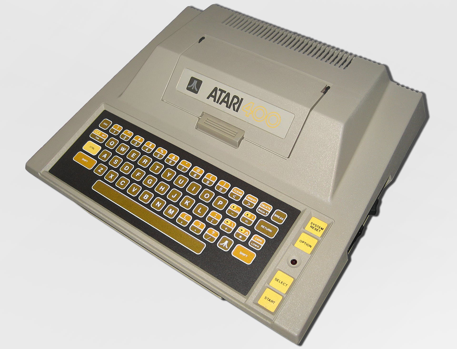 Atari 400 - первый компьютер 14-летнего Гэри Маккинона