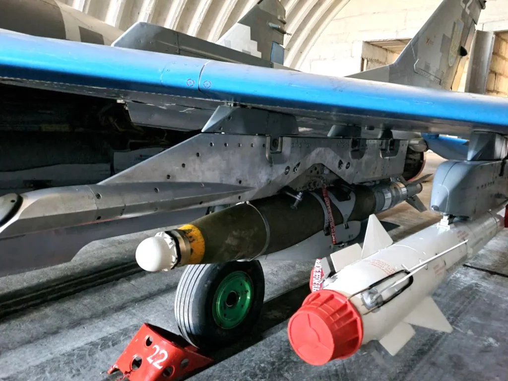 Bombe JDAM-ER sur un MiG-29 ukrainien