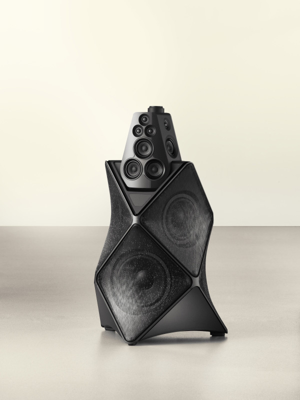 Vue latérale de l'édition Beolab 90 Phantom