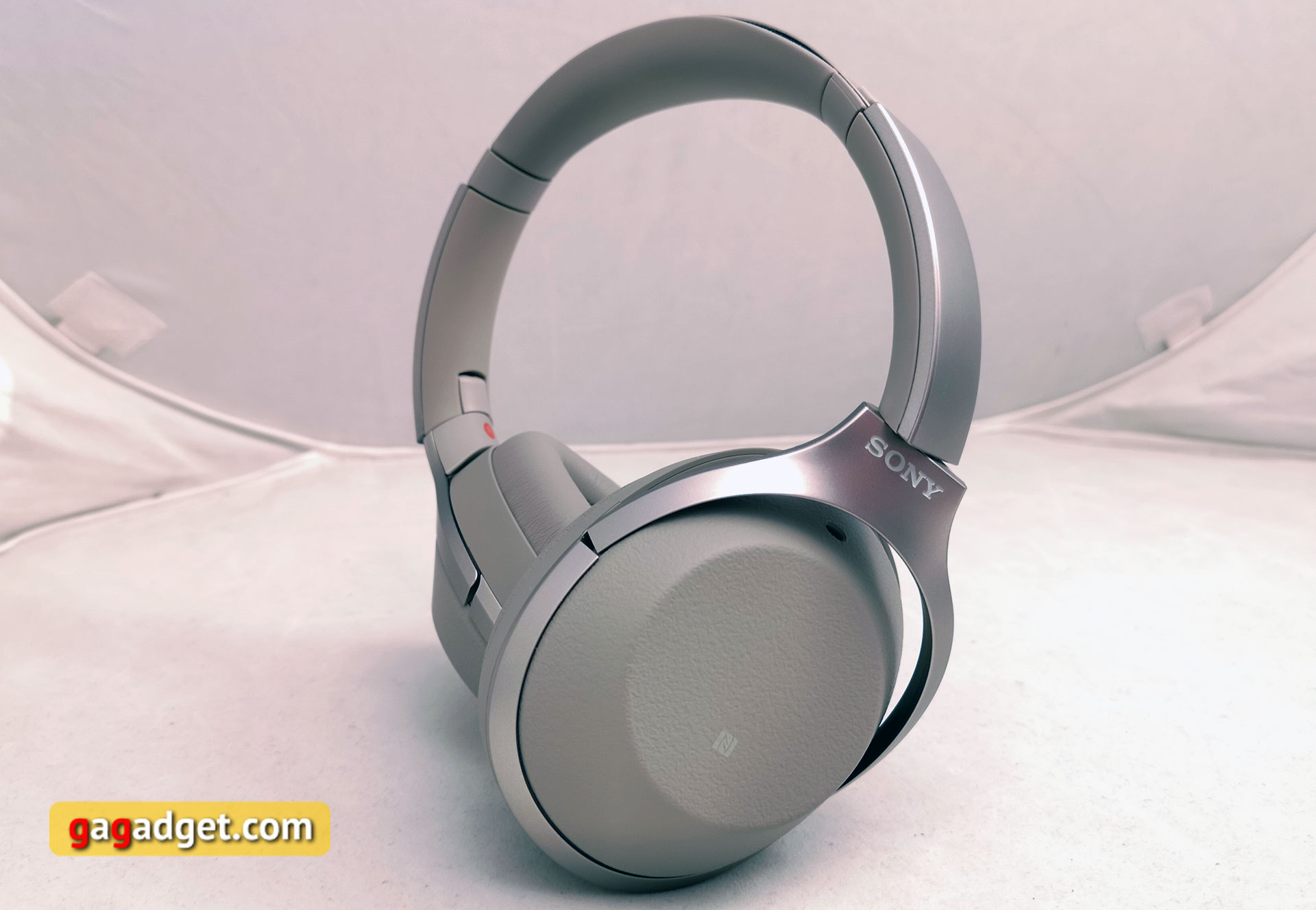 best-big-bluetooth-headphones-with-anc-06.jpg