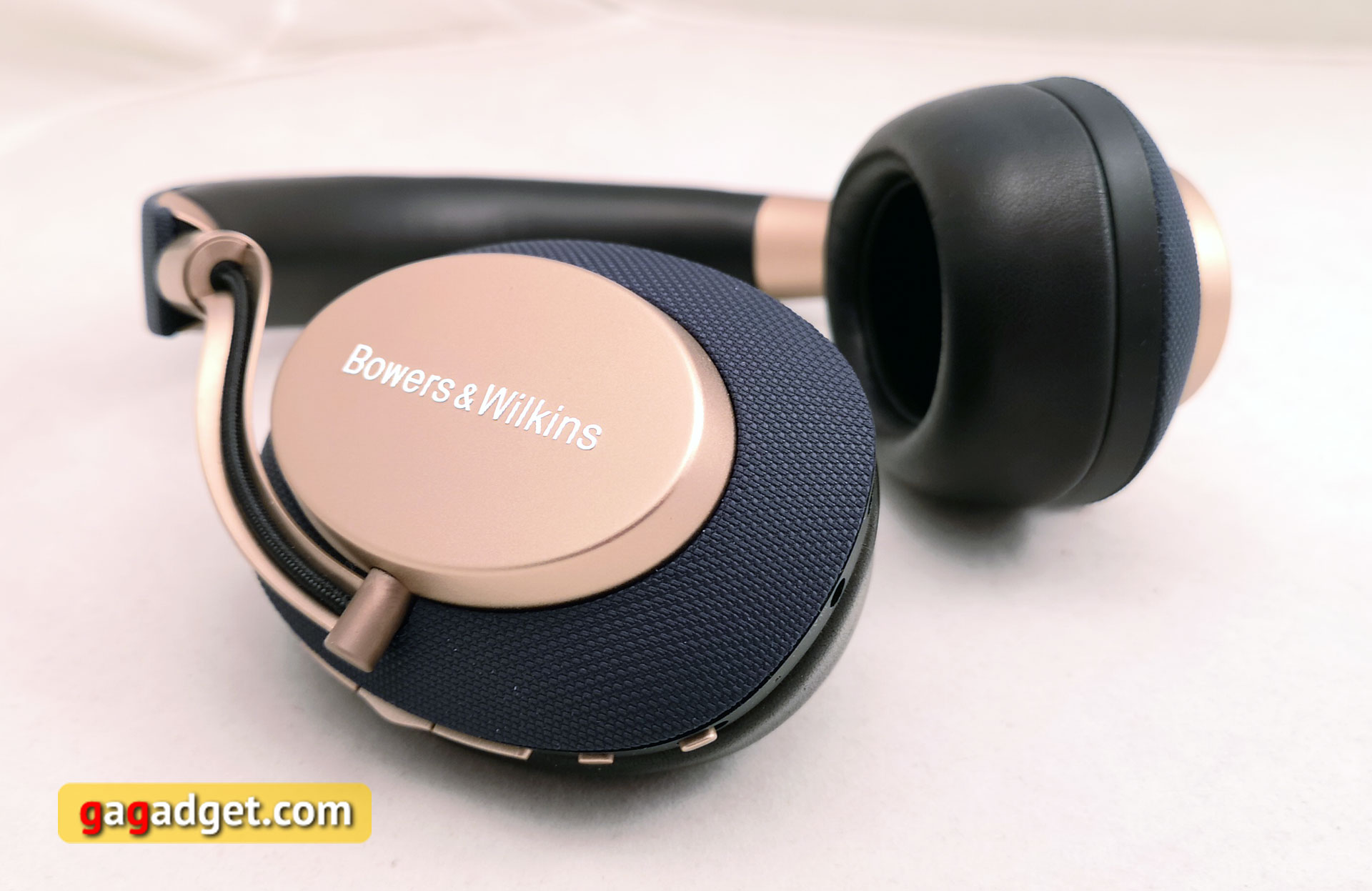 best-big-bluetooth-headphones-with-anc-26.jpg