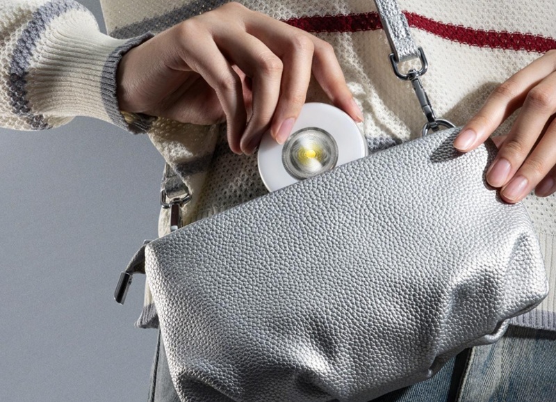 Oppo Magnetic Halo Flash Light - Front View