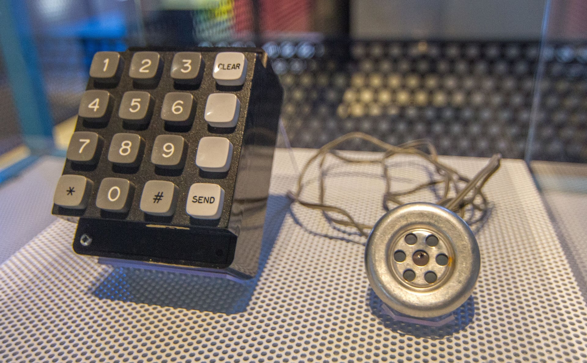 Blue Box, що розроблена та створена Стівом Возняком. Експонується в Powerhouse Museum. Ілюстрація: Вікіпедія