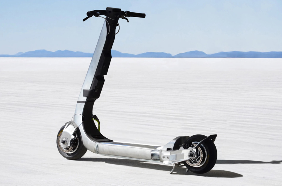 Bo Turbo electric scooter in action