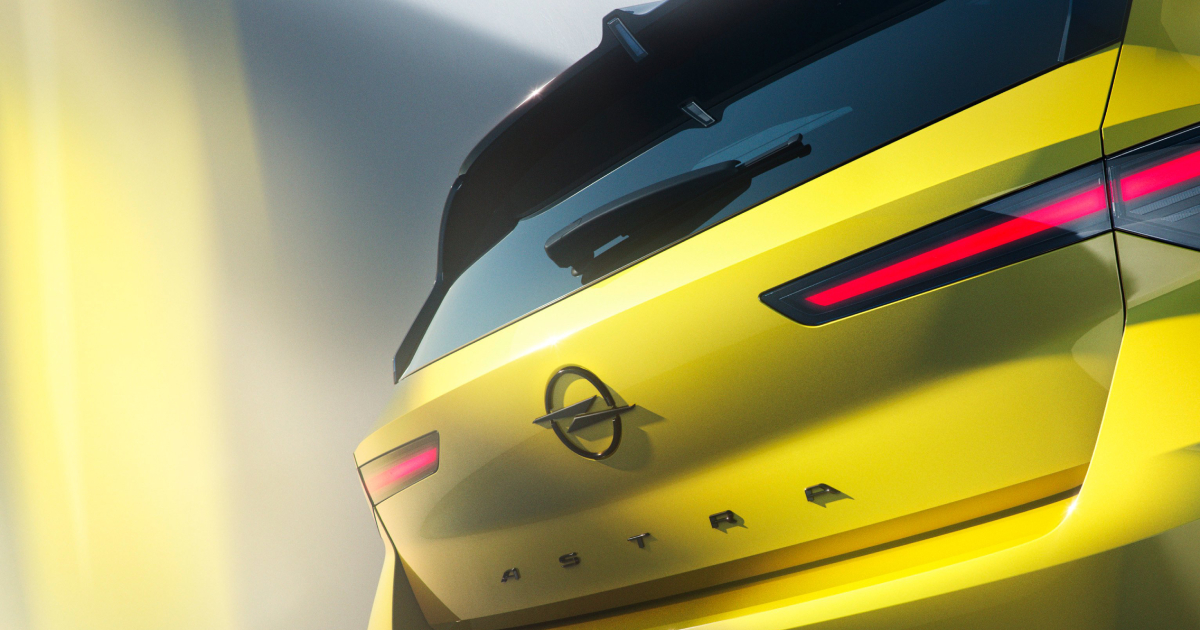 Тизер обновленного Opel Astra