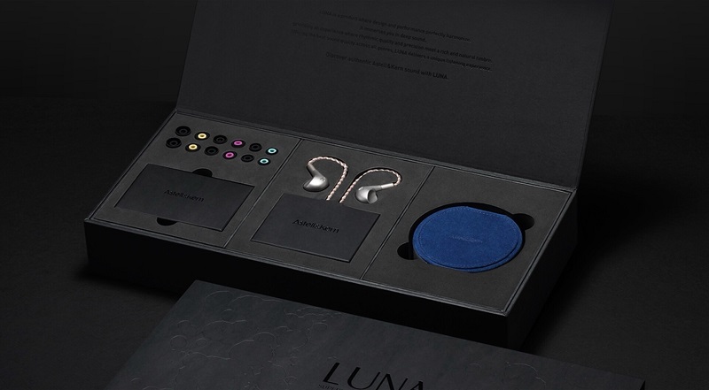 Luna headphone set with case