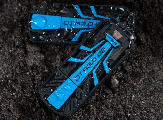 Kingston выпустила защищенную флешку DataTraveler R3.0 G2 и кардридер MobileLite G4