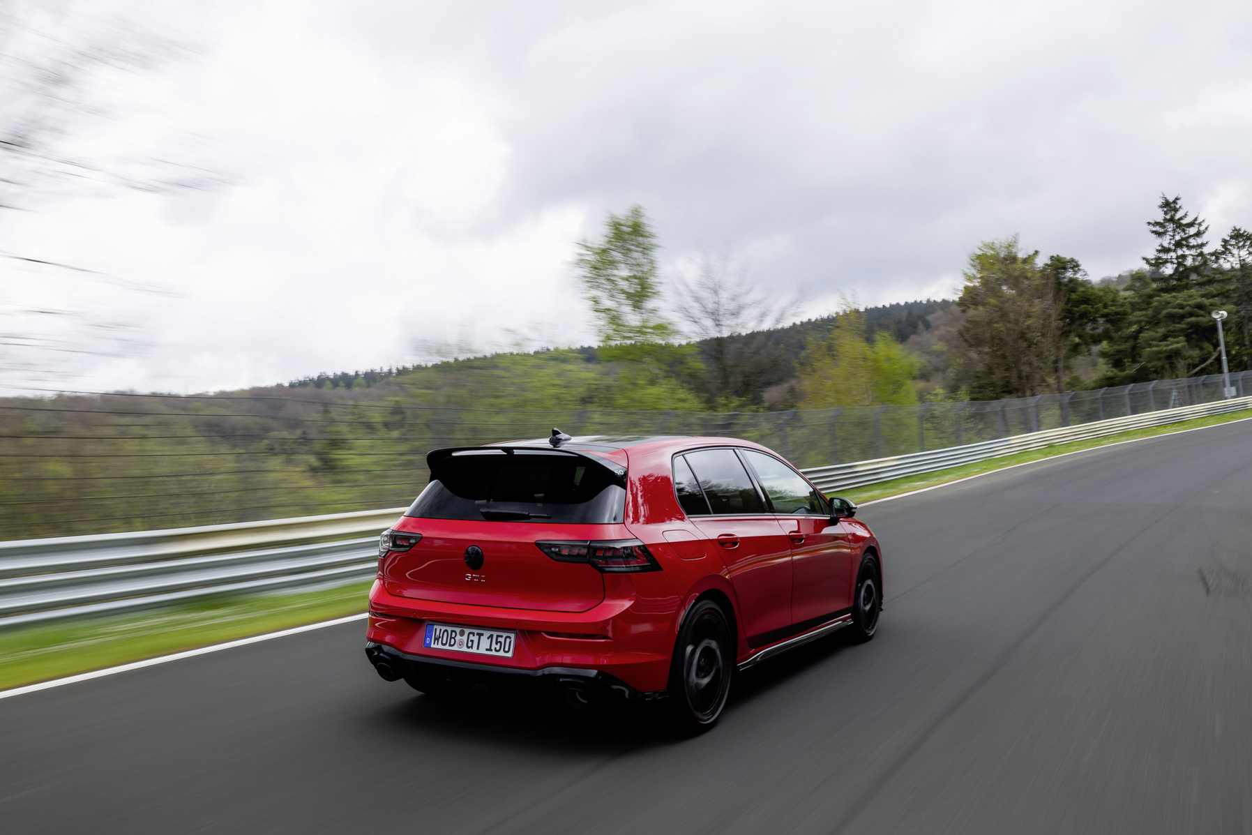 Передній вигляд Golf GTI Edition 50