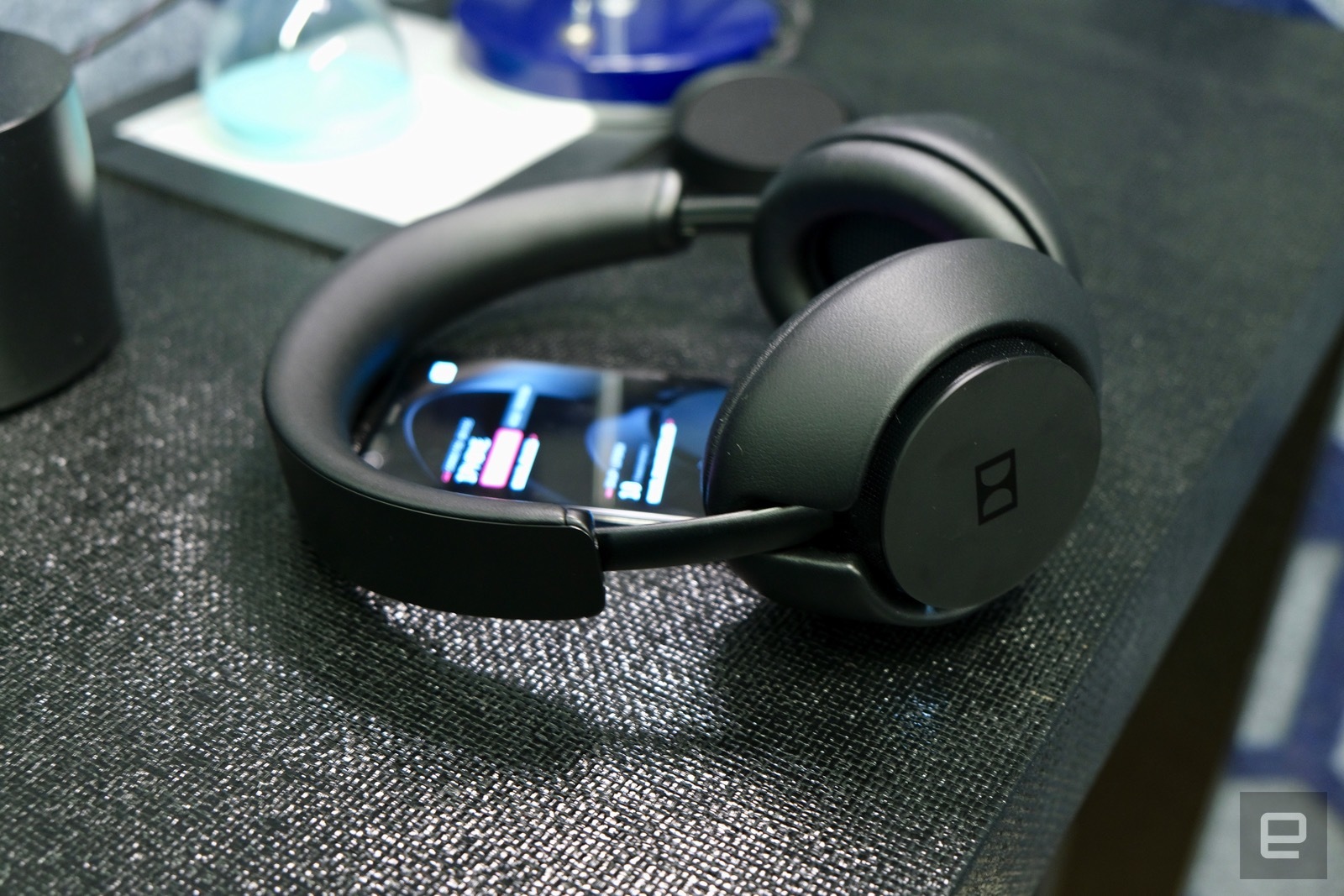 dolby-dimension-headphones-bluetooth-1.jpg