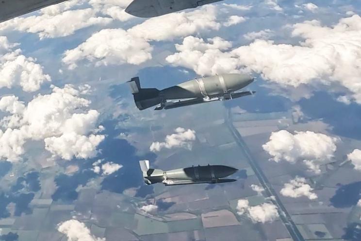 Bombes russes FAB-500 M62 avec modules UMPK