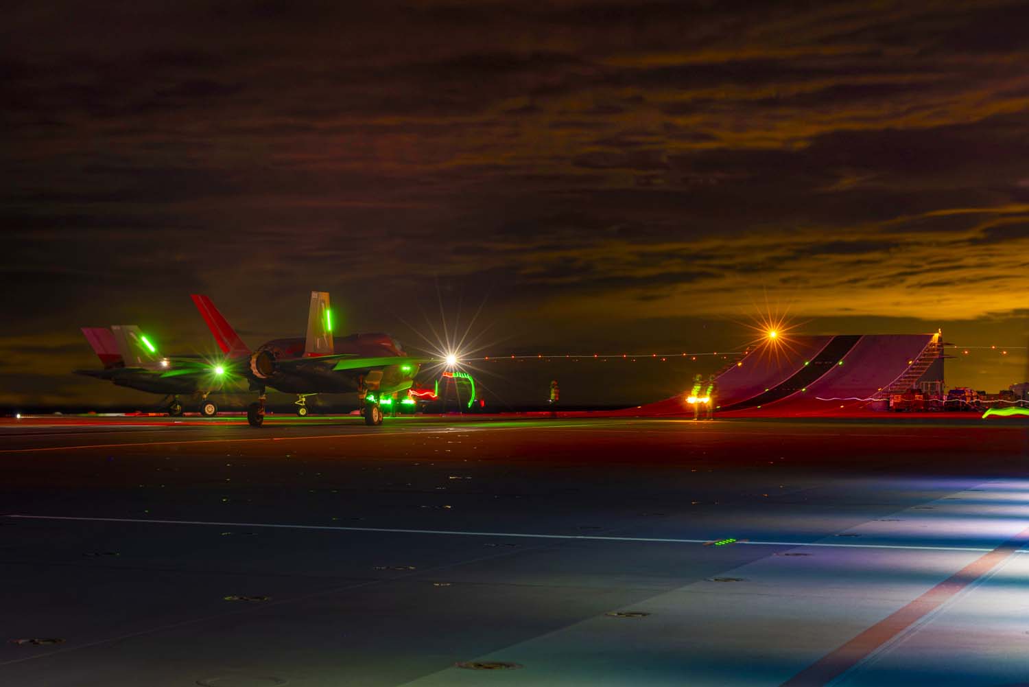 The flagship aircraft carrier HMS Queen Elizabeth, carrying fifth-generation F-35 Lightning II fighters, successfully conducted a series of simulated strike missions off the coast of Norway-2