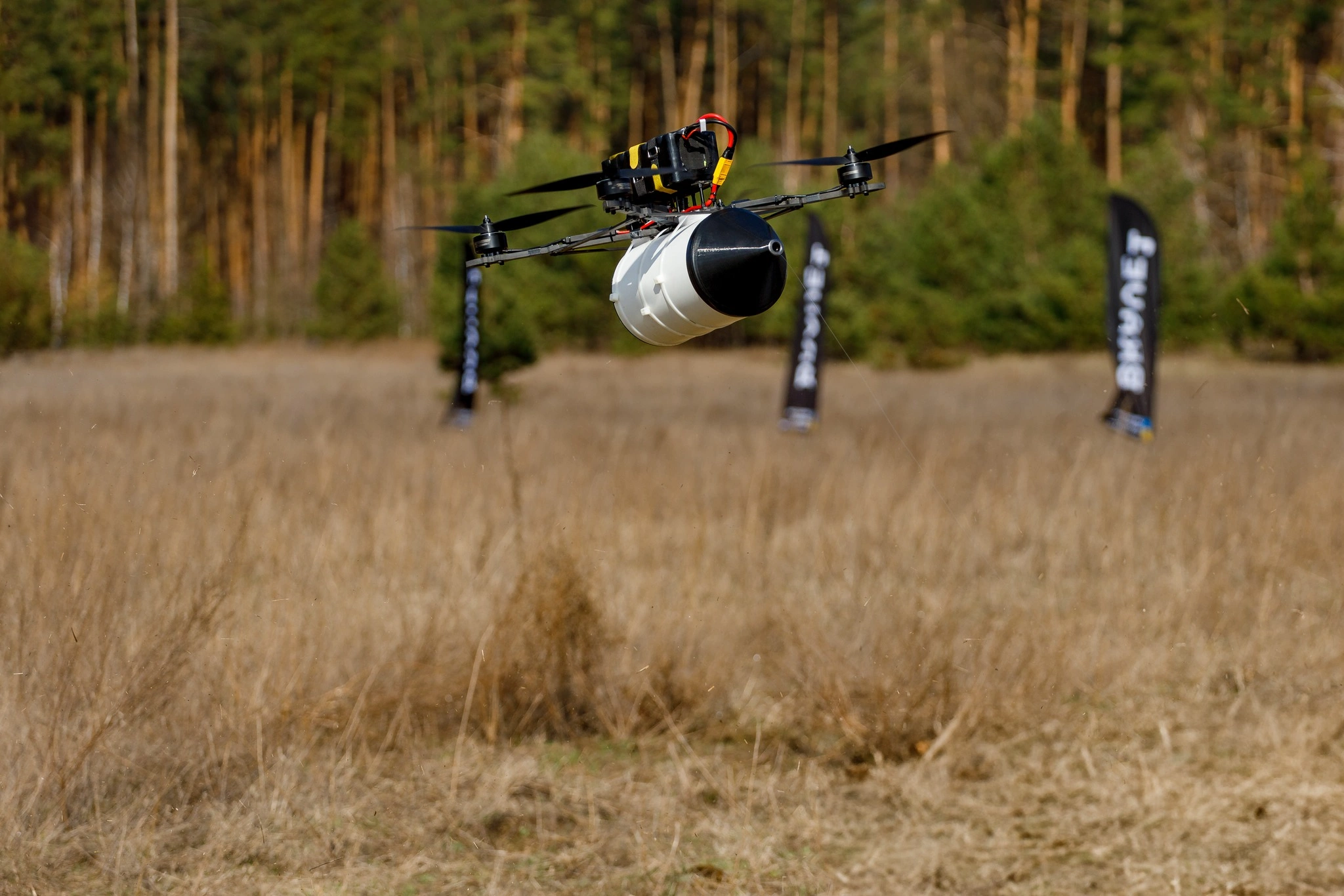Випробування FPV-дрона з оптоволоконним управлінням. Ілюстрація: Brave1