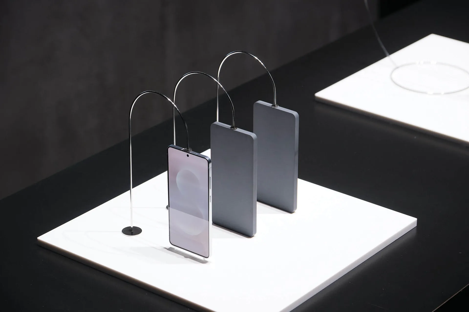 Смартфон Galaxy S25 Edge на виставці