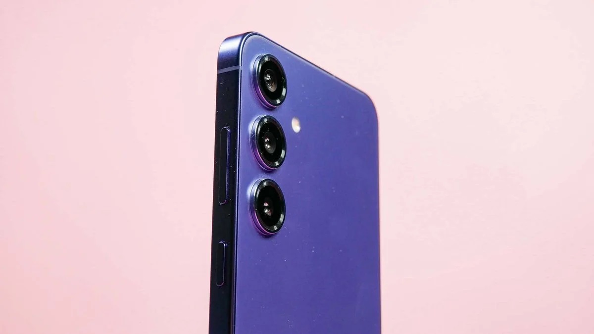 ЗМІ: Samsung готує до випуску Slim-модель смартфона Galaxy S25