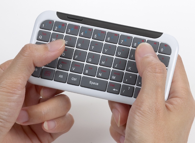 Genius Mini LuxePad: bluetooth-клавиатура размером с ладонь Genius Mini LuxePad: bluetooth-клавиатура размером с ладонь