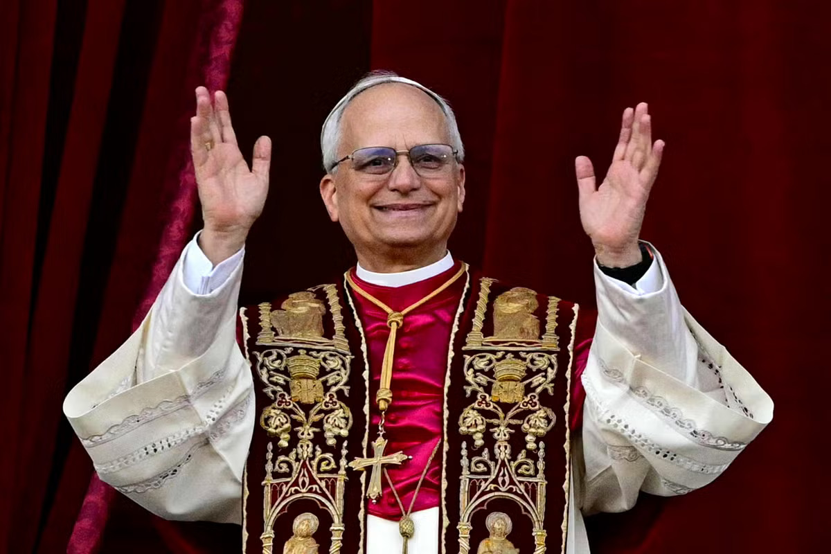 Le Pape Léon XIV avec une Apple Watch à son poignet