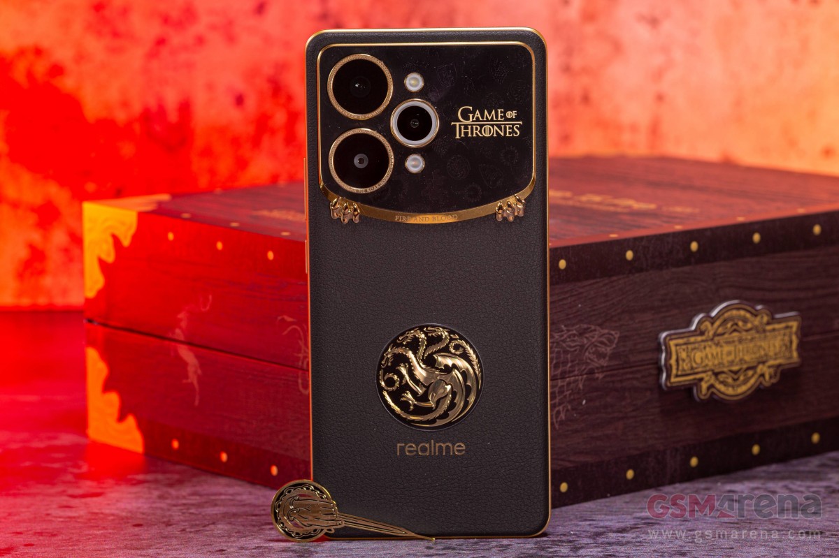 Смартфон Realme 15 Pro з логотипом дому Таргарієнів