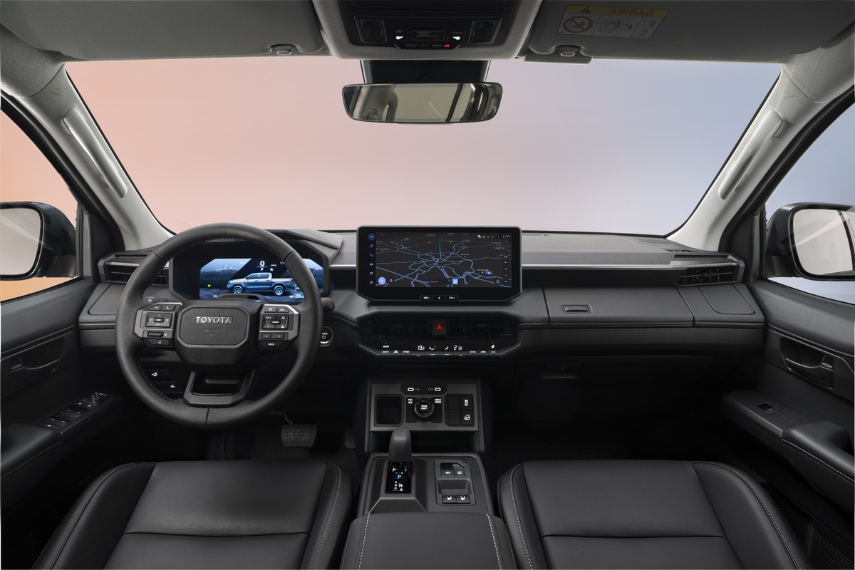 Інтер'єр Toyota Hilux BEV